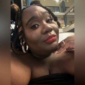 Meet your Posher, Brittknee